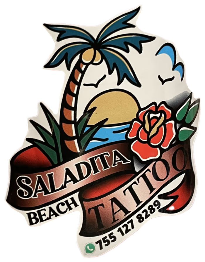 Logotipo de Saladita Beach Tattoo: una palmera, una rosa y un atardecer en estilo tatuaje tradicional.